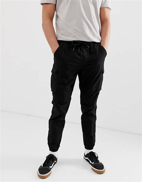 Twill: semi-structured fabric with a parallel-rib pattern. . Pull and bear trousers